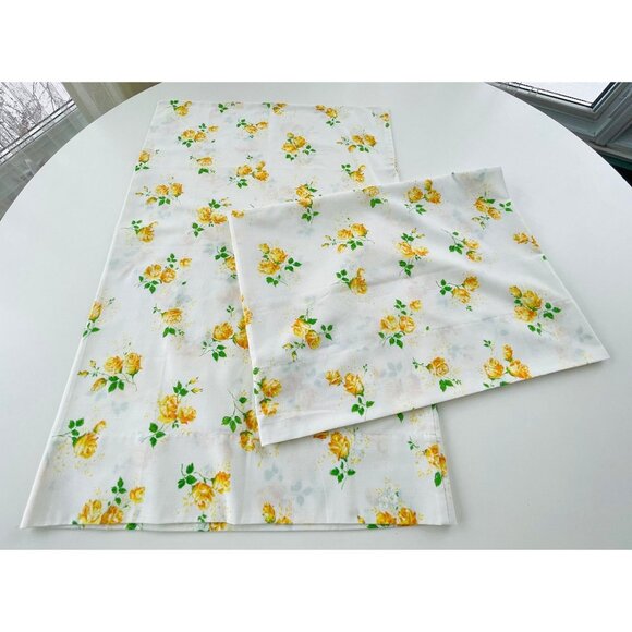 Pair of vintage 70s floral pillowcases, yellow orange flowers, set of casings - Picture 3 of 7